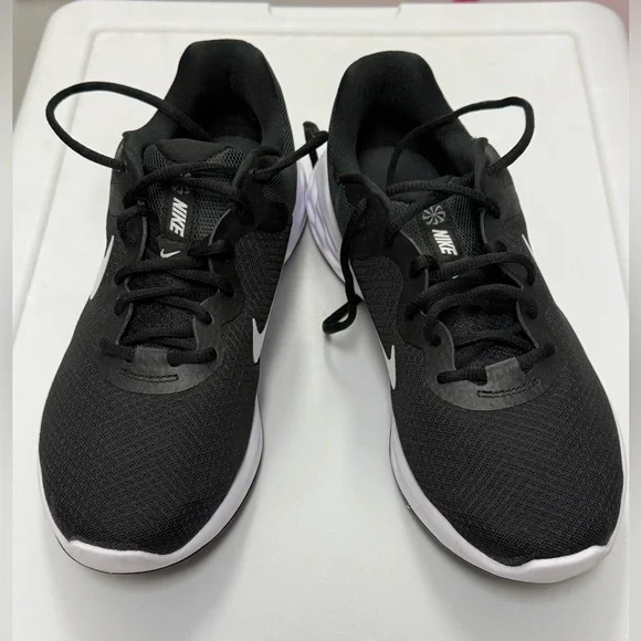 Nike Revolution 6 Black and White Women’s Running Shoes - Picture 2 of 5